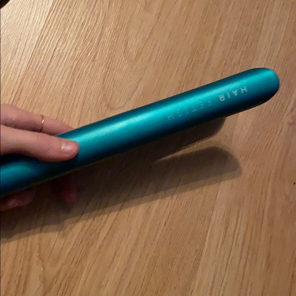 HAIR FETISH - Straightening iron - Picture 5 of 7